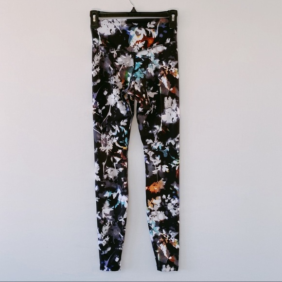 Nike Floral Print Dri Fit Leggings XS ($70) - Picture 3 of 7